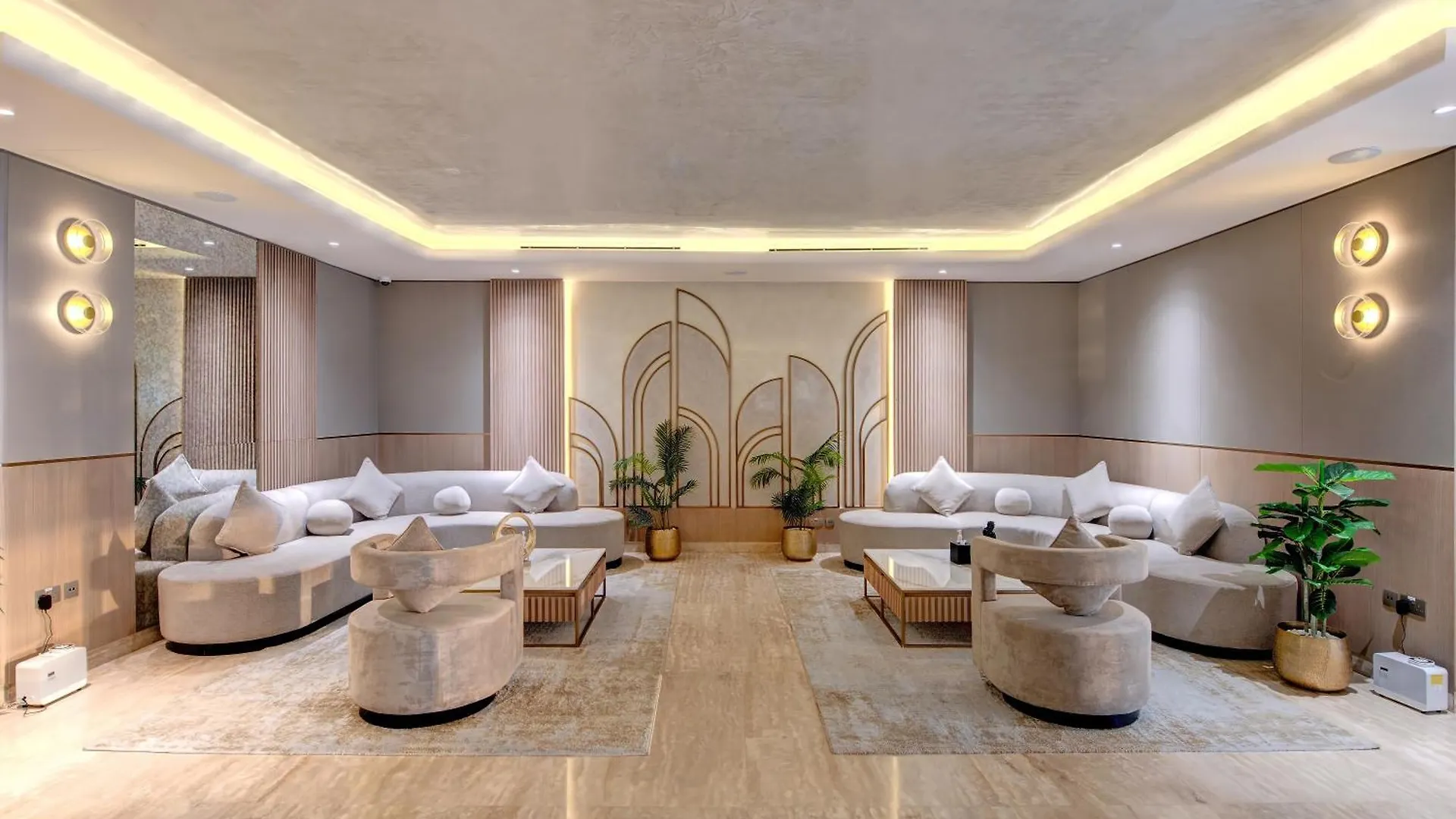 Royal Regency Suites Marina Dubai 3*,